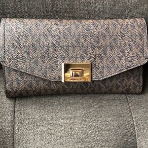 Micheal Kors wallet